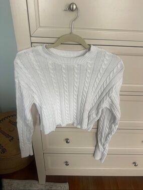 Like new Aerie Cropped White Cable-Knit Crewneck Sweater - Women's